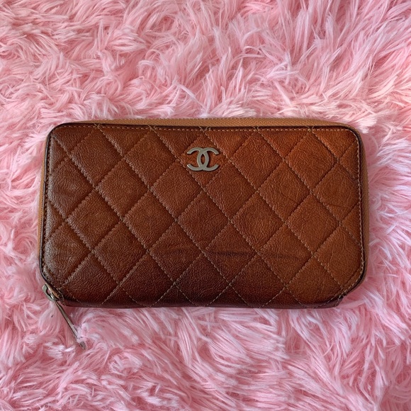 SOLD ๐ซ Chanel Classic Zip around Wallet ๐ซ - Picture 4 of 12